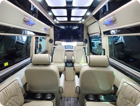 Comfortable interior of a minibus for trips,Комфортабельний інтер’єр мікроавтобуса для поїздок,Комфортабельный интерьер микроавтобуса для поездок